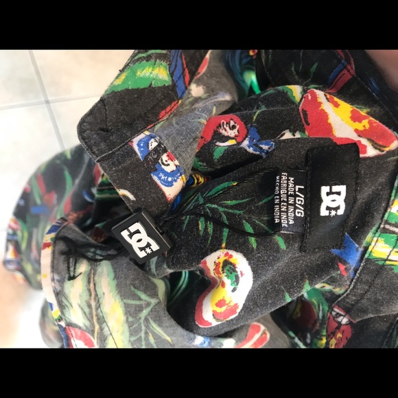 DC button down Large - Picture 2 of 3